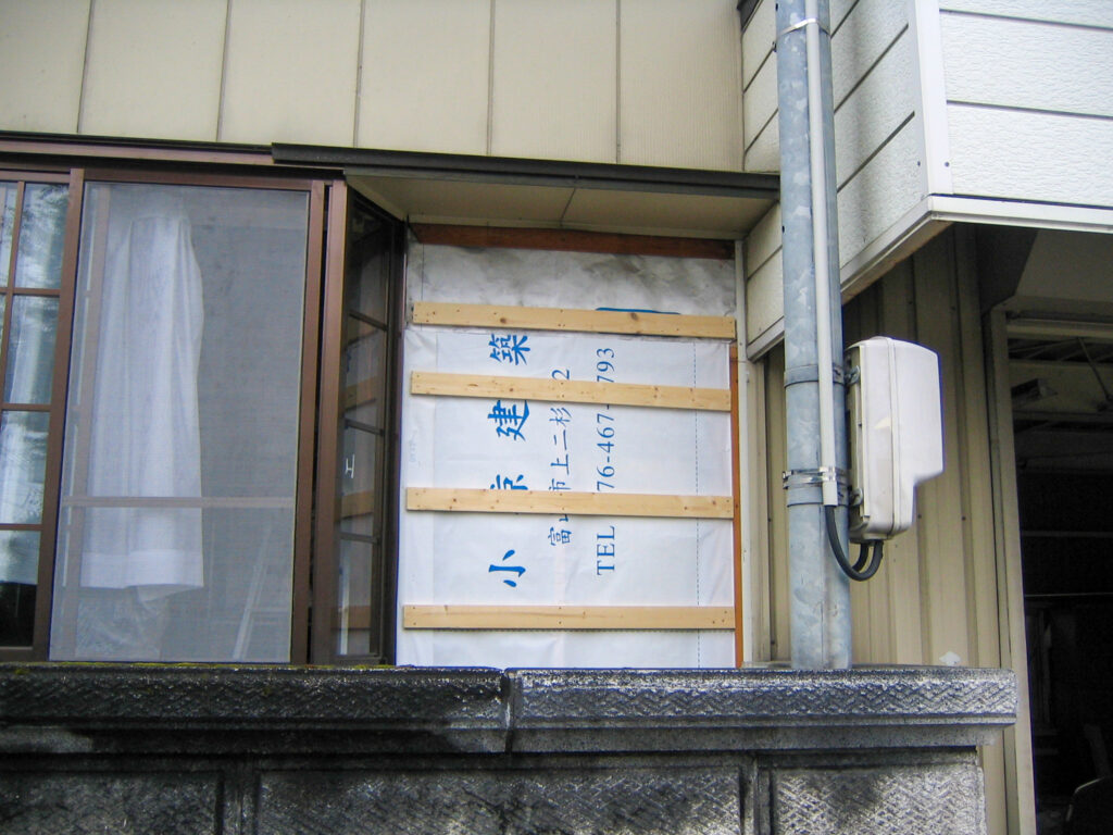 勝手口ドア撤去　防水工事
富山市