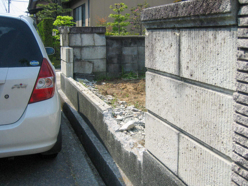 ブロック塀解体　駐車場設置