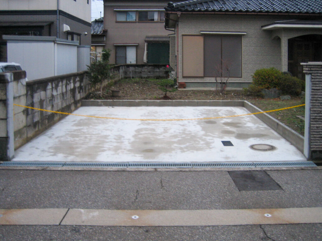 庭の一部　駐車場　土間コンクリート