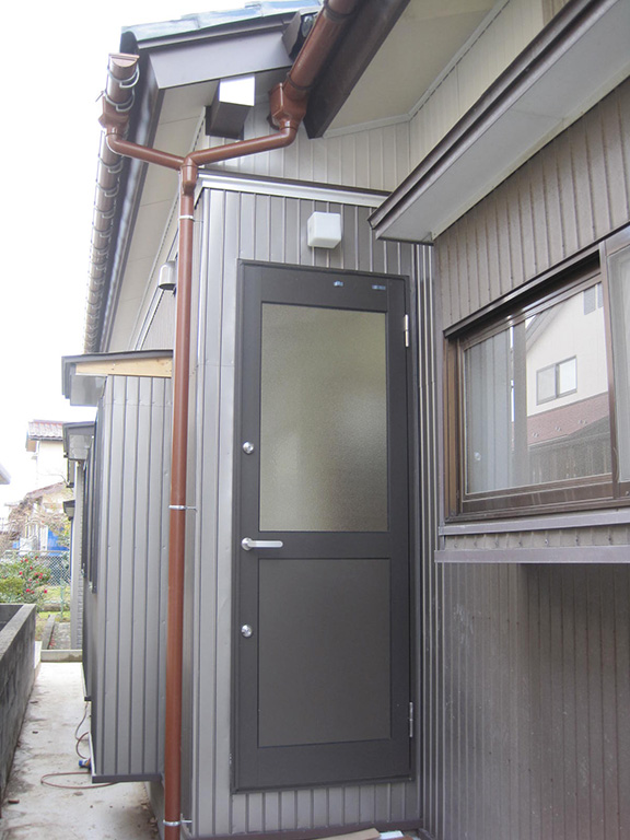 富山市 増築後の勝手口まわり 土間コンクリート施工後写真