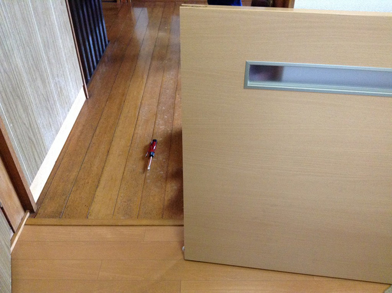 富山市 引き戸が重たい施工前の状態