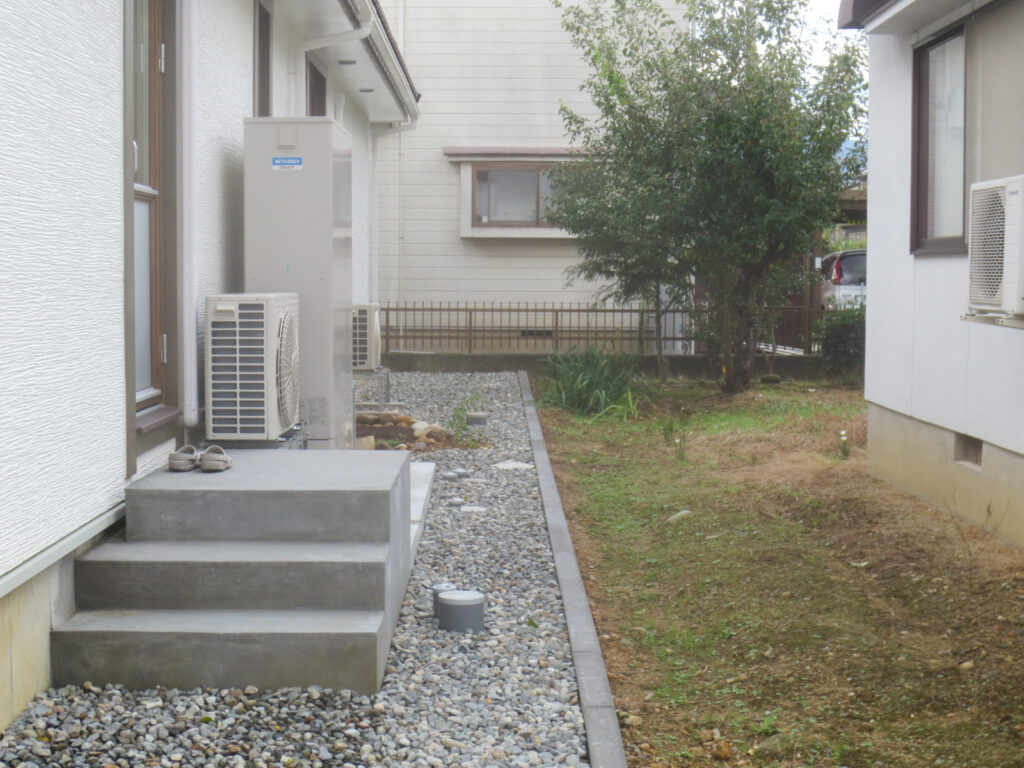 屋外の物干し場 工事前のスペース