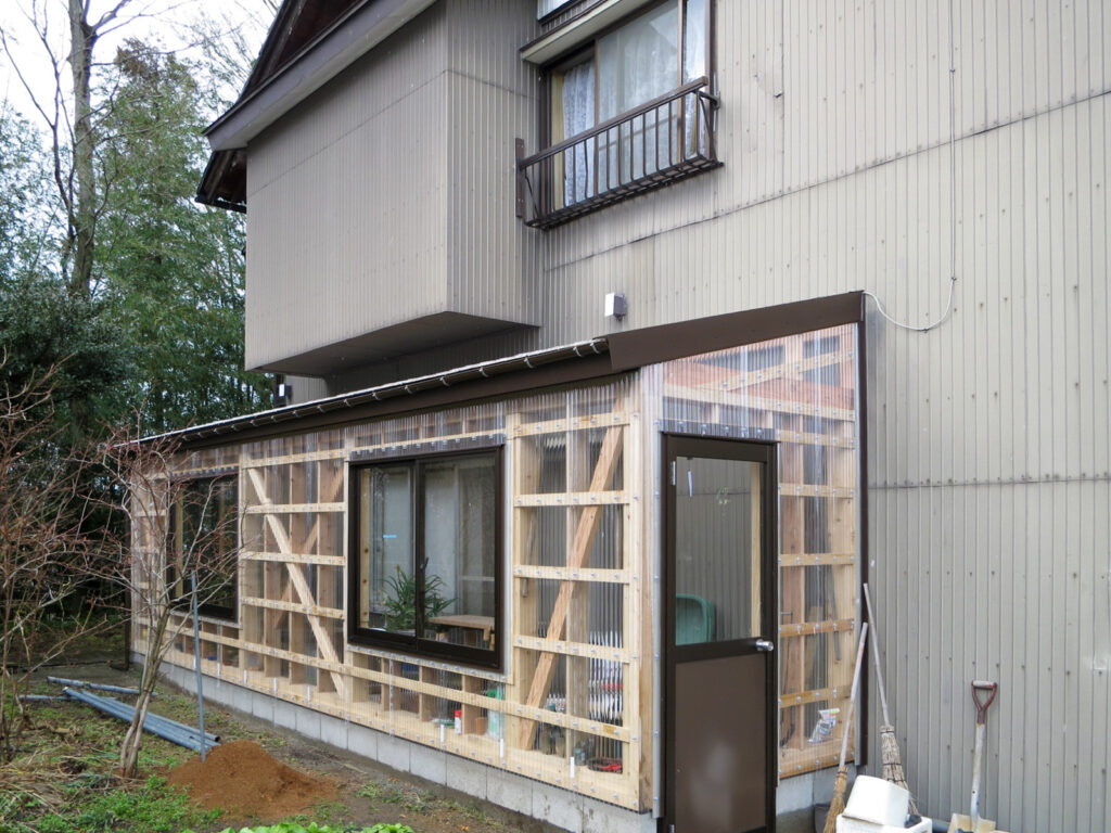 囲いのある洗濯物干し場 工事後の外観