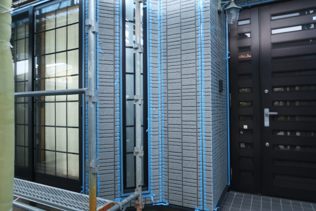 カピカピになったコーキング撤去　新規コーキング打ち
